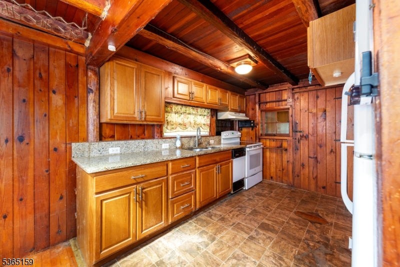 47 Twin Oaks Trl