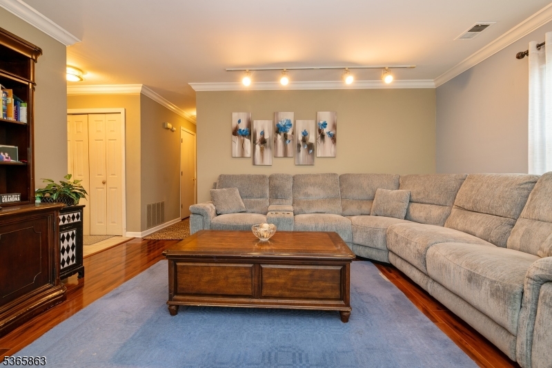 100 Neilly Ct
