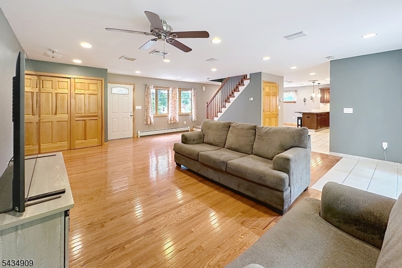 27 Seneca Ave