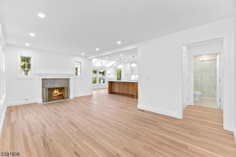 357 E Glen Ave