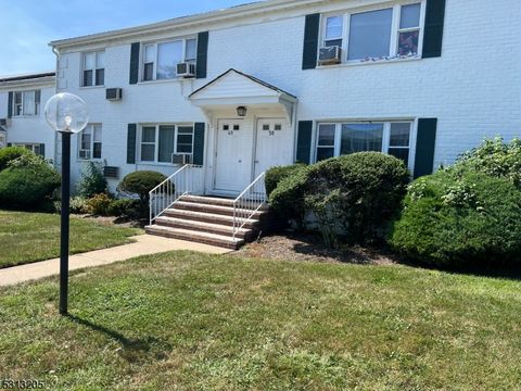 Photo of 49 Garfield Park, Edison, NJ 08837 (MLS # 3995516)