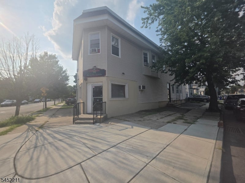 17 Maolis Ave