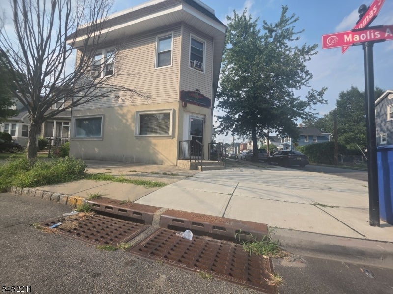 17 Maolis Ave
