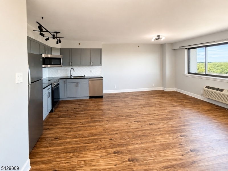 60 Parkway Dr 9B