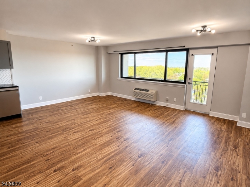 60 Parkway Dr 9B