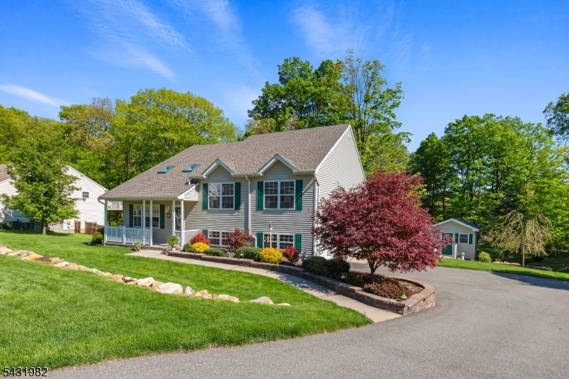 21 Towpath Ln