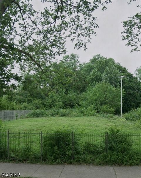 97 Clinton Ave Newark City NJ 07114