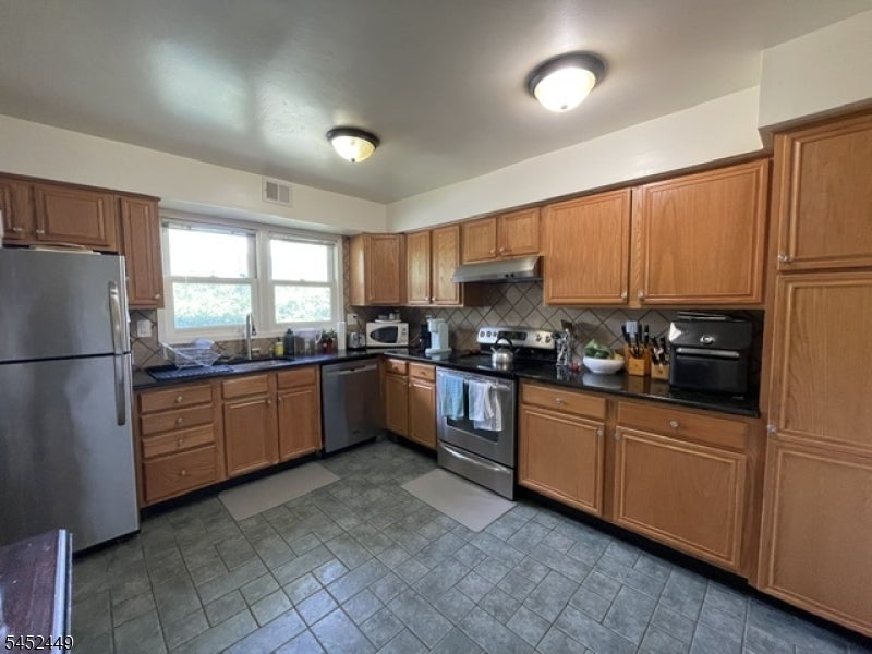 1 Carriage Way 11
