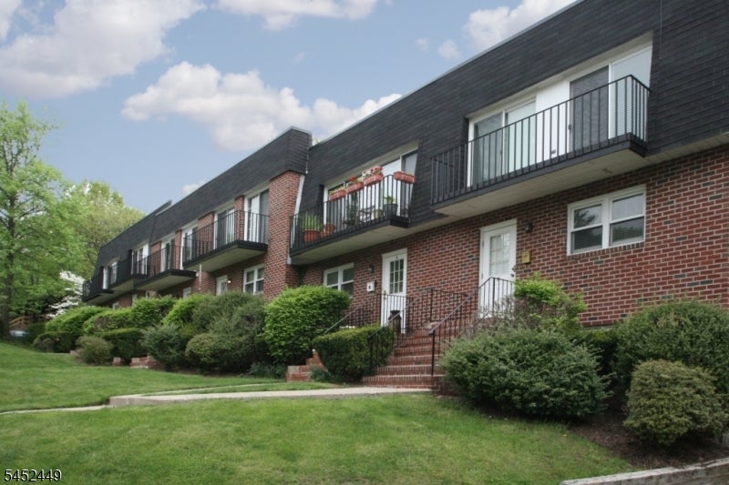 1 Carriage Way 11