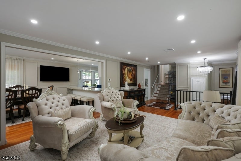 62 Guinard Dr