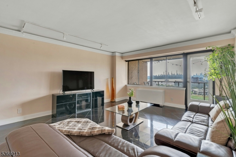1203 River Rd 19K 19K