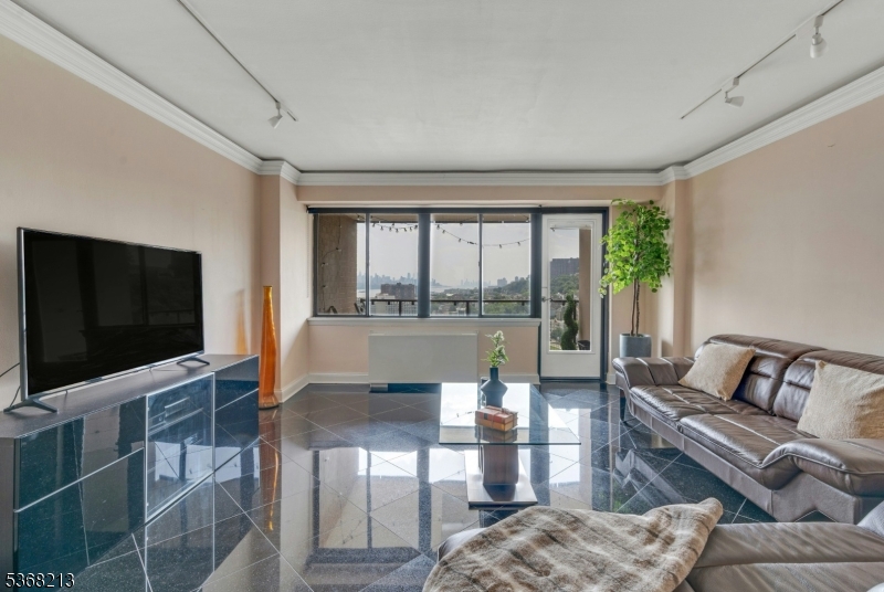 1203 River Rd 19K 19K