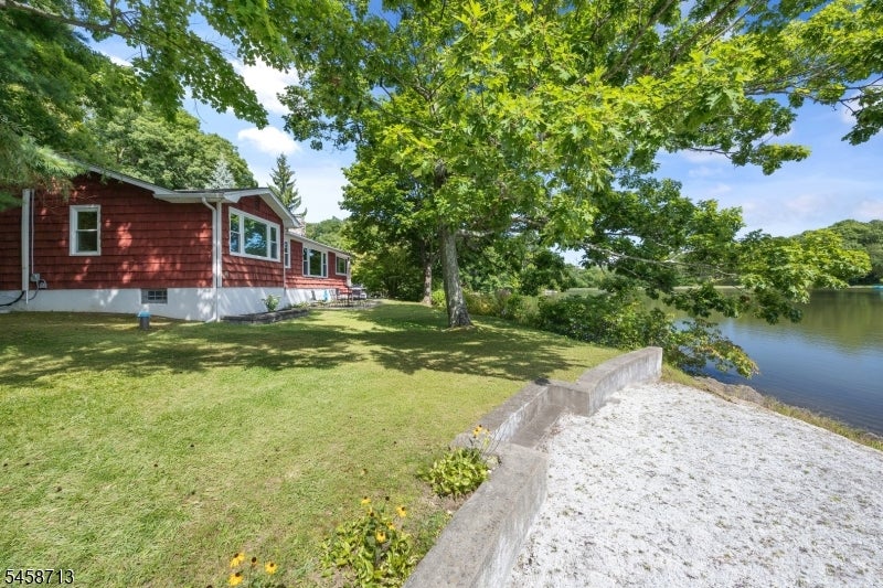 517 Pocasset Rd