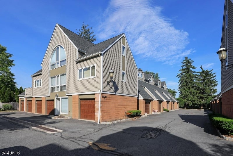 13 Franklin Pl 7B
