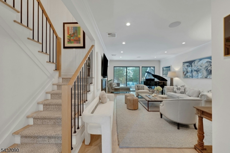 224 Barnstable Dr