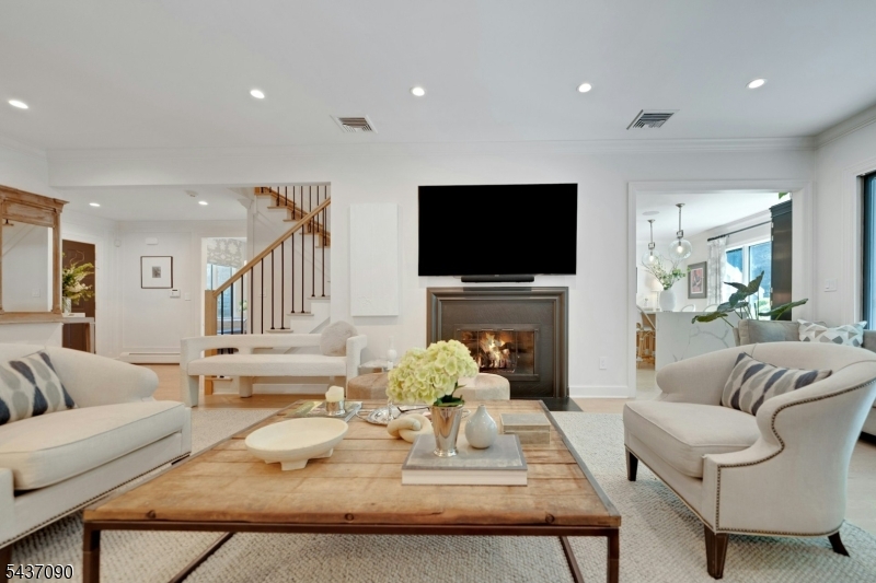 224 Barnstable Dr