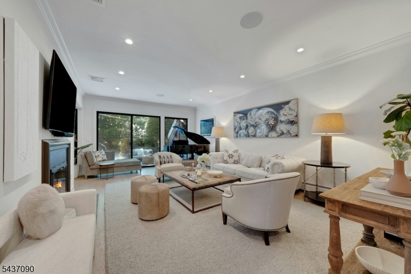 224 Barnstable Dr