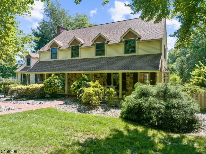 11 Cambridge Dr