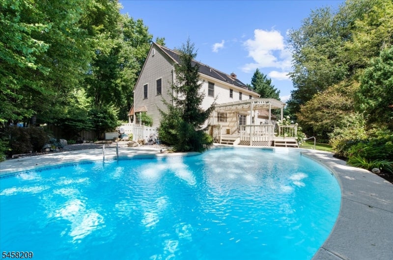 11 Cambridge Dr