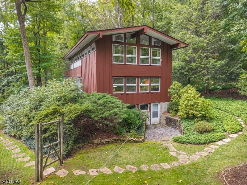 17 Brook Dr