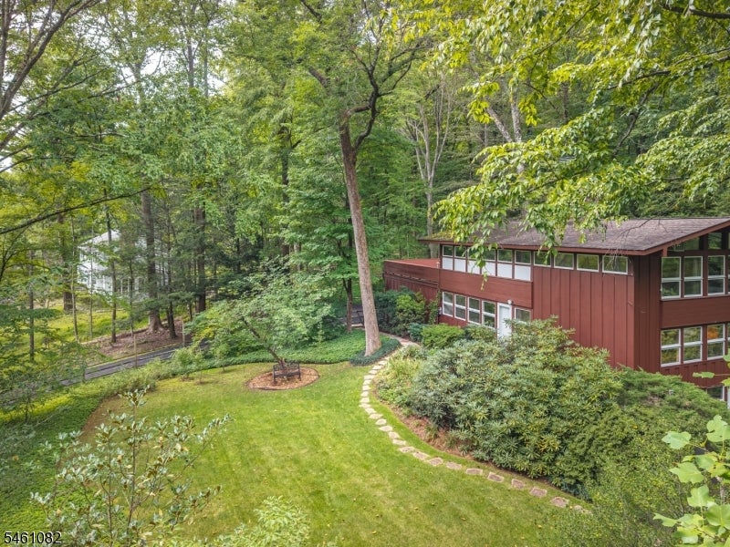 17 Brook Dr