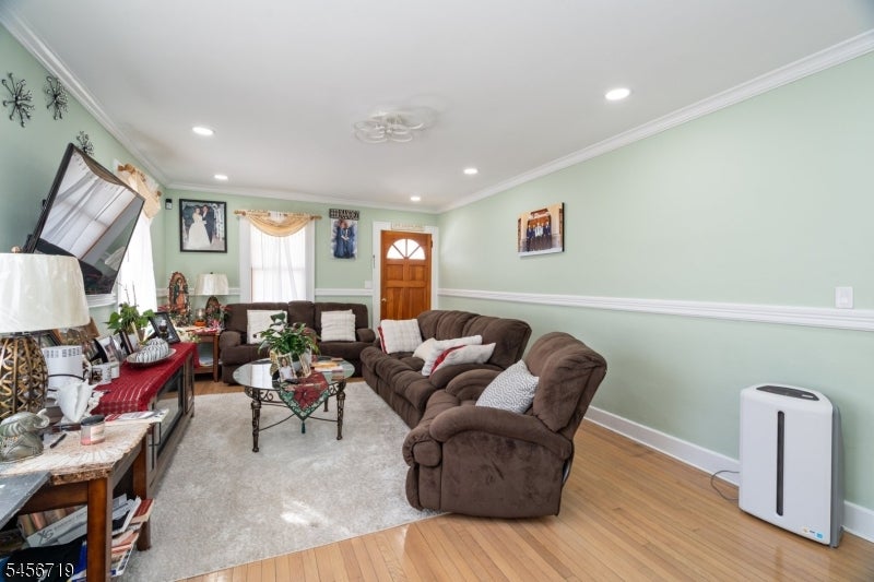18 Elycroft Ave