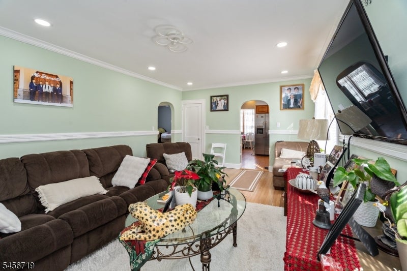 18 Elycroft Ave