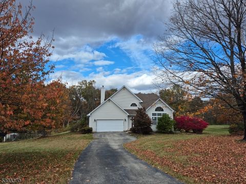 Photo of 13 Apple Ridge Rd, Vernon, NJ 07461 (MLS # 3994815)