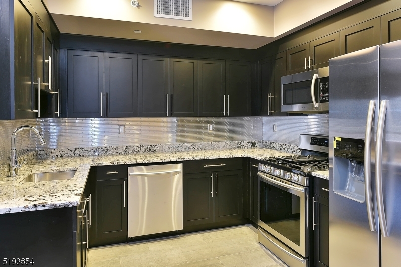 8 White Hall Rd, unit 3 3