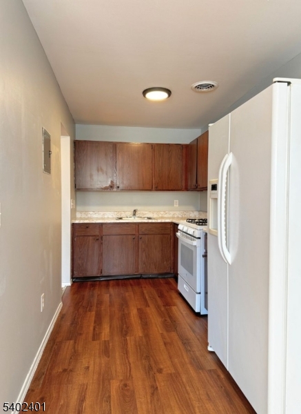 1102 W Saint Georges Ave B3