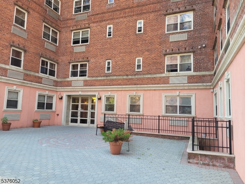 70 S Munn Ave 203