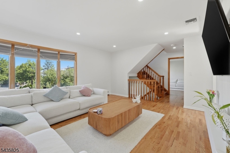 54 William St