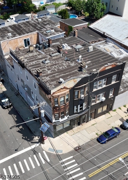 219 Sussex Ave