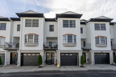 18 Harbor Front Ter Elizabeth City NJ 07206