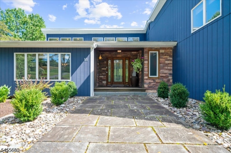 11 White Bridge Rd