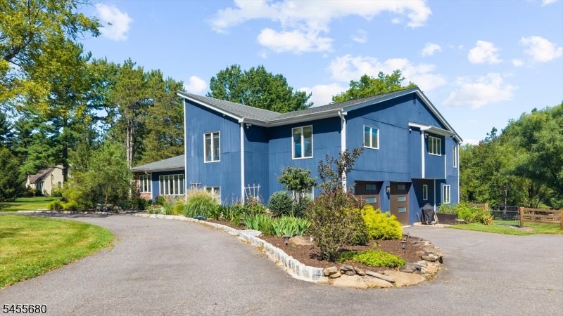 11 White Bridge Rd