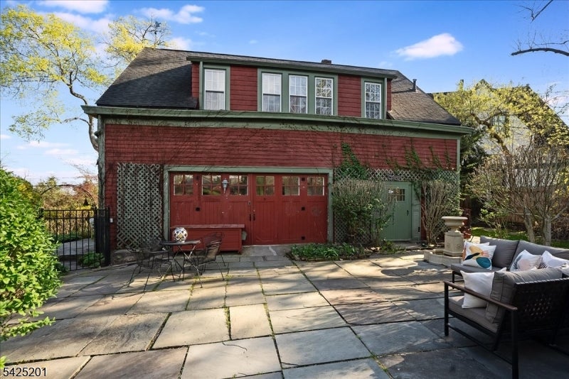 74 Porter Pl