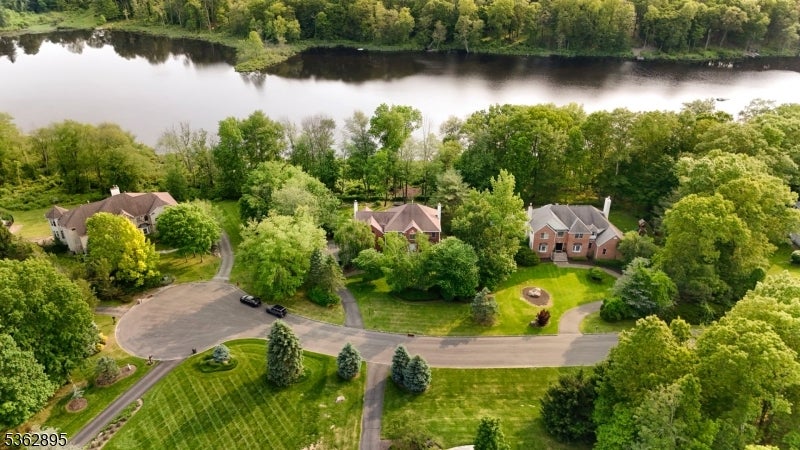 20 Crestview Ln