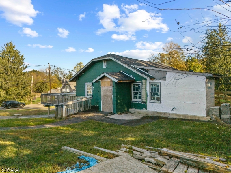 7 River Rd