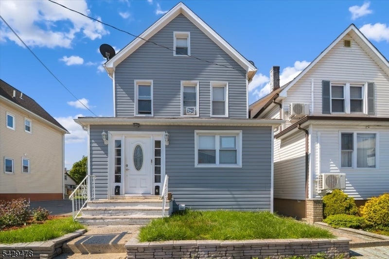 22 Tuttle St