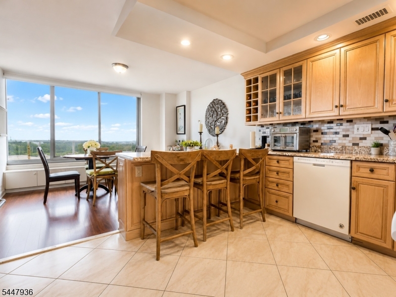 1 Claridge Dr 808