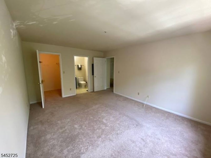 105 Village Dr