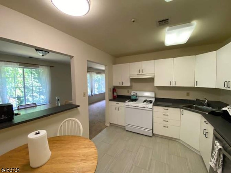 105 Village Dr