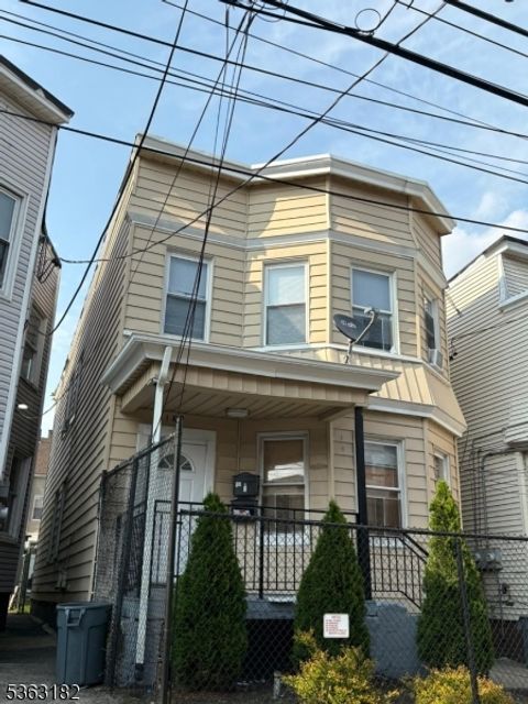 189 Governor St Paterson City NJ 07501