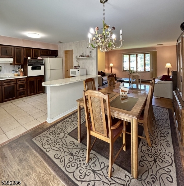 12 Adelphi Trl