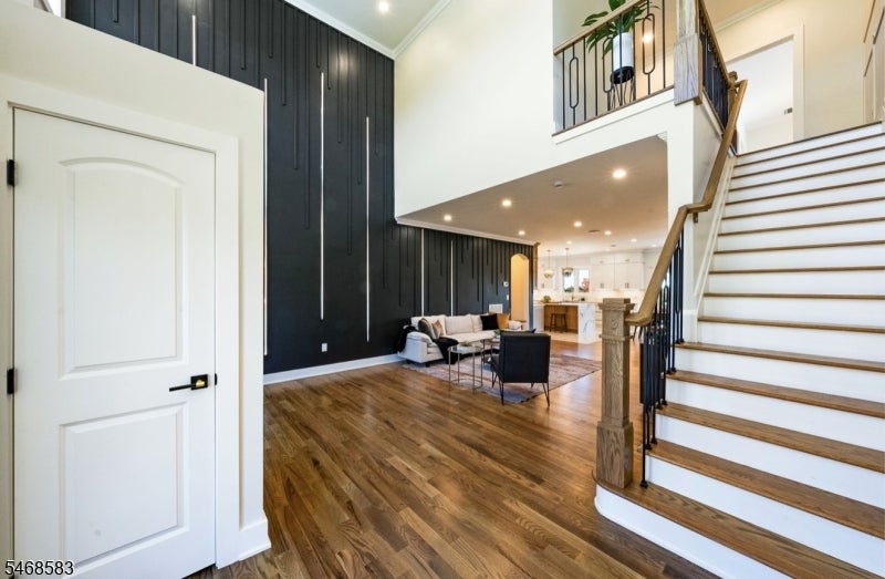 19 Mayfair Pl