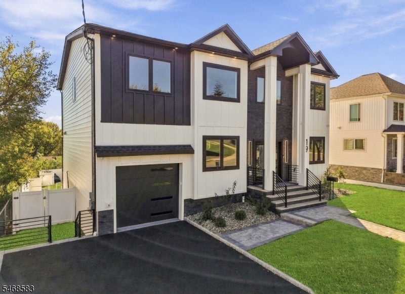 19 Mayfair Pl