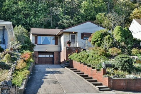 Photo of 394 Valley Rd, Clifton, NJ 07013 (MLS # 3994212)