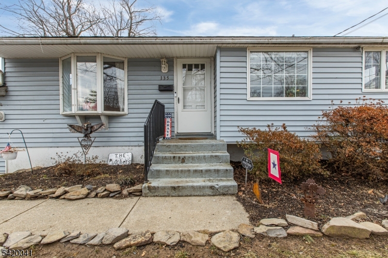 135 Riverview Rd