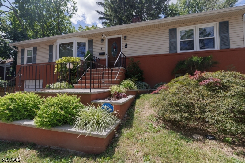 7 Van Ness Ct